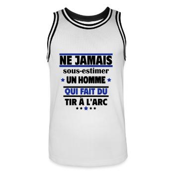 sous-estimer un homme qui fait du tir à l'arc - Maillot de basket Homme - blanc/noir - Devant - AI Model Male 185 dark (185cm)