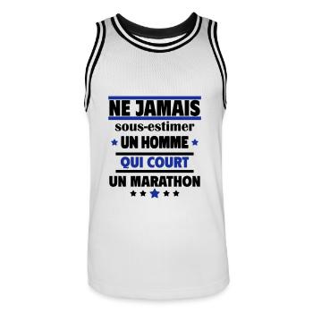 un homme qui court un marathon - Maillot de basket Homme - blanc/noir - Devant - AI Model Male 185 dark (185cm)