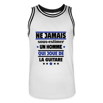 un homme qui joue de la guitare - Maillot de basket Homme - blanc/noir - Devant - AI Model Male 185 dark (185cm)