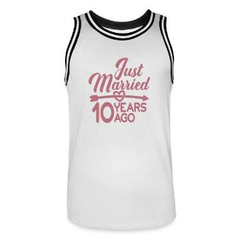 Gerade geheiratet vor 10 Jahren, 10. Hochzeitstag - Männer Basketball-Trikot - Weiß/Schwarz - Vorne - AI Model Male 185 dark (185cm)