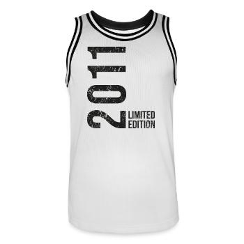 15 Jahre – Jahrgang 2011 Geschenkidee - Männer Basketball-Trikot - Weiß/Schwarz - Vorne - AI Model Male 185 dark (185cm)