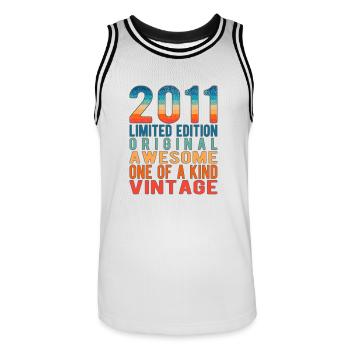 Limited Edition seit 2011 Geburtstag Vintage 2011 - Männer Basketball-Trikot - Weiß/Schwarz - Vorne - AI Model Male 185 dark (185cm)