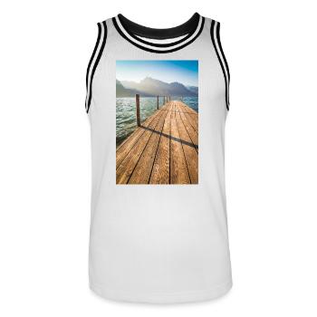 Holzsteg am Bergsee im Sonnenlicht - Männer Basketball-Trikot - Weiß/Schwarz - Vorne - AI Model Male 185 dark (185cm)
