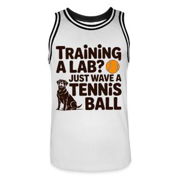 Labrador Training Tennisball Lustiger Hund - Männer Basketball-Trikot - Weiß/Schwarz - Vorne - AI Model Male 185 dark (185cm)