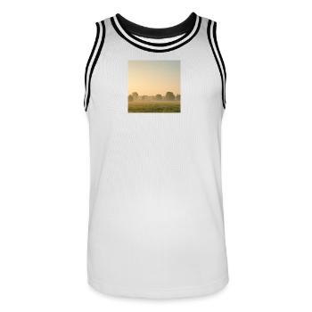 Brouillard matinal sur la prairie dorée - Maillot de basket Homme - blanc/noir - Devant - AI Model Male 185 dark (185cm)
