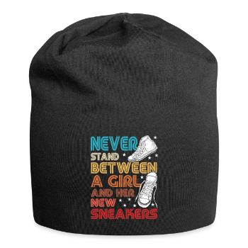 "Never between a girl and her new one - Jersey Beanie - black - Front
