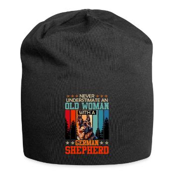 German Shepherd NEVER UNDERESTIMATE AN OLD WOMAN - Jersey Beanie - black - Front