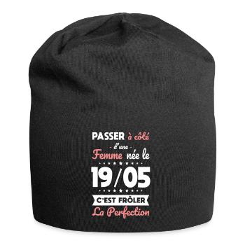 Anniversaire - Née le 19 Mai Frôler perfection - Bonnet en jersey - noir - Devant