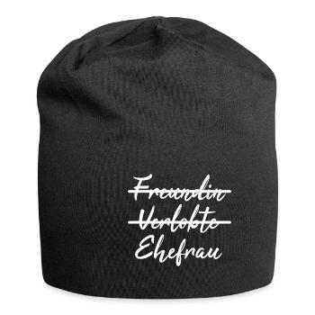 Nicht Freundin, sondern Ehefrau - Geschenkidee - Jersey-Beanie - Schwarz - Vorne