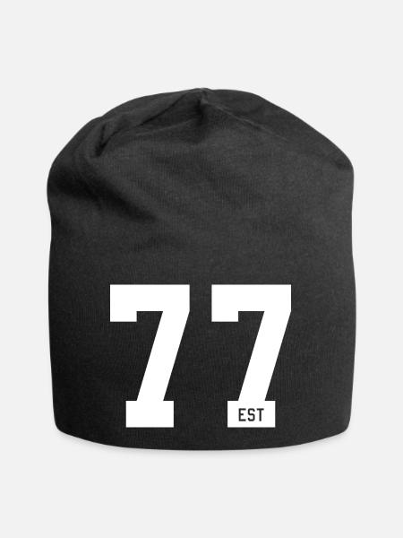 77 EST – Bold Typo & Gründungsstil - Jersey-Beanie - Schwarz