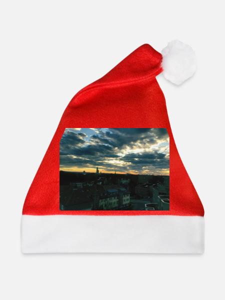 Sonnenuntergang über Stadtlandschaft - Weihnachtsmütze - Rot