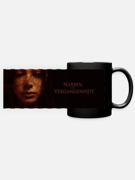 Narben der Vergangenheit - Panorama-Tasse farbig - Schwarz