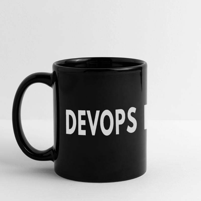 DevOps Engineer – Funny Tech Definition & Coding Panorama-Tasse farbig