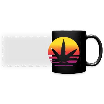 Cannabis Blatt Retro Sonnenuntergang - Panorama-Tasse farbig - Schwarz - Vorne
