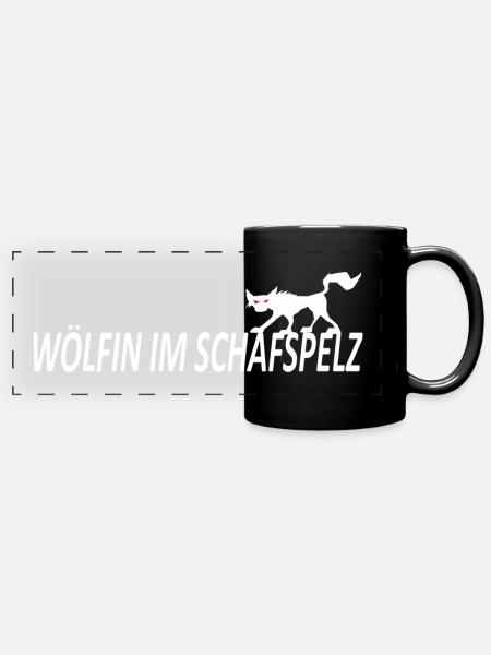 WÖLFIN IM SCHAFSPELZ, lustige Sprüche, Statement - Panorama-Tasse farbig - Schwarz