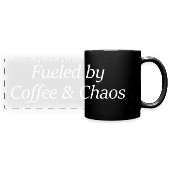 Fueled by coffee and chaos mama geschenk - Panorama-Tasse farbig - Schwarz - Vorne