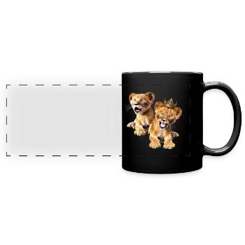2 kleine Löwen, Löwenkinder, Löwenbabies - Panorama-Tasse farbig - Schwarz - Vorne