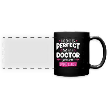Disputation 2022 Doktor Doktortitel - Panorama-Tasse farbig - Schwarz - Vorne