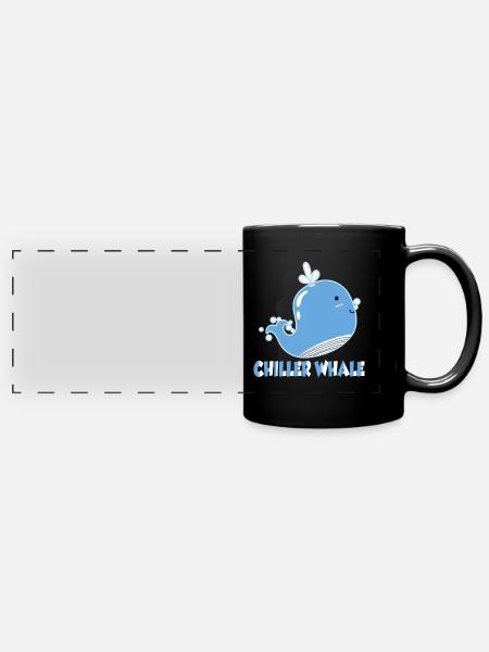 Chiller Whale - Panorama-Tasse farbig - Schwarz