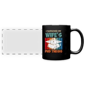 Doktorarbeit meiner Frau überlebt Doktortitel - Panorama-Tasse farbig - Schwarz - Vorne