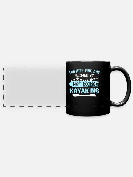 Kayaking - Panorama-Tasse farbig - Schwarz