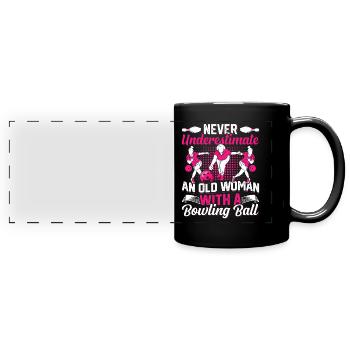 Bowling Damen ne sous-estime jamais une vieille femme - Mug panoramique uni - noir - Devant