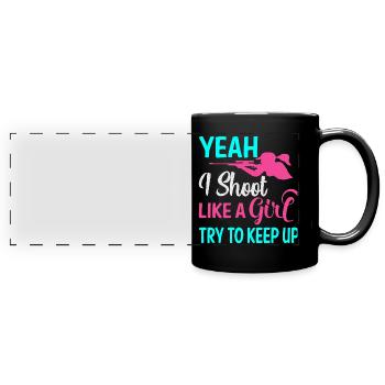 Shooting Girl - Panorama-Tasse farbig - Schwarz - Vorne