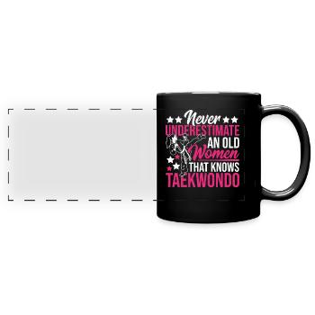 Unterschätze niemals eine alte Frau Taekwondo - Panorama-Tasse farbig - Schwarz - Vorne