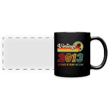 Jahrgang 2010, Geburtstagsgeschenk 13 Jahre - Panorama-Tasse farbig - Schwarz - Vorne