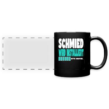 Schmied wird installiert - Panorama-Tasse farbig - Schwarz - Vorne
