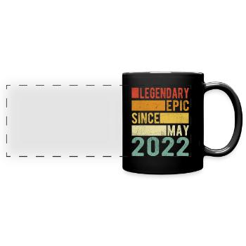 Anniversaire mai 2022 Épopée légendaire - Mug panoramique uni - noir - Devant