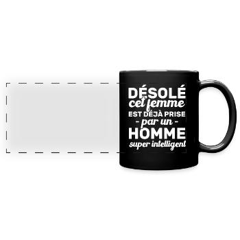 Cet femme est prise par un homme super intelligent - Mug panoramique uni - noir - Devant