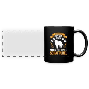 Mann mit Schafpudel altdeutscher Hütepudel - Panorama-Tasse farbig - Schwarz - Vorne
