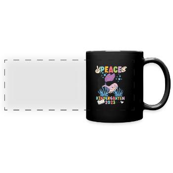 Meerjungfrau Peace Kindergarten 2023 - Panorama-Tasse farbig - Schwarz - Vorne
