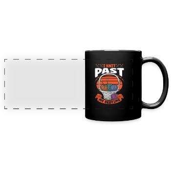 I knit past my bedtime - Panorama-Tasse farbig - Schwarz - Vorne