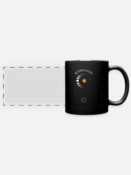 Aquarius Queen - Astrology - Panorama-Tasse farbig - Schwarz