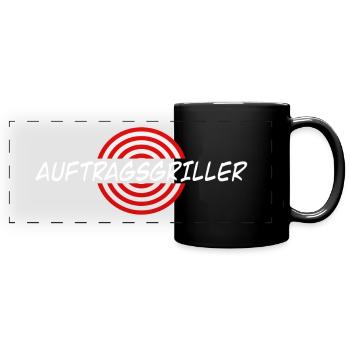 Auftragsgriller, lustige Sprüche fürs Grillen - Panorama-Tasse farbig - Schwarz - Vorne