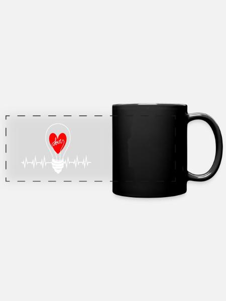 Liebes Glühbirne als Herzschlag Frequenz in weiß - Panorama-Tasse farbig - Schwarz