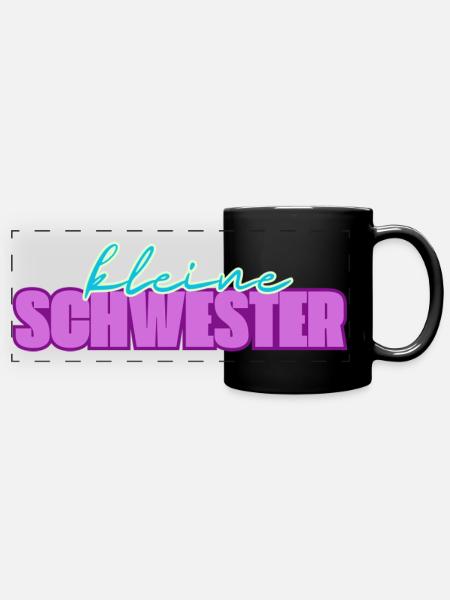 Kleine Schwester - Panorama-Tasse farbig - Schwarz