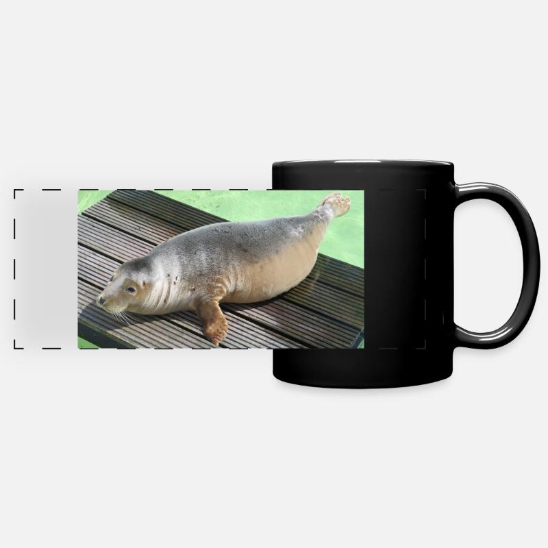 Bébé phoque à Texel - Mug panoramique uni - noir