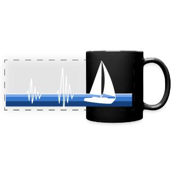 Segelboot Herzschlag Liebe zum Segeln - Panorama-Tasse farbig - Schwarz - Vorne