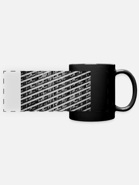 Wohnblock, schwarz und weiß - Panorama-Tasse farbig - Schwarz