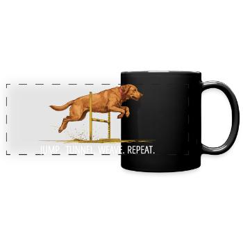 Agility Labrador Jump Tunnel Repeat - Panorama-Tasse farbig - Schwarz - Vorne