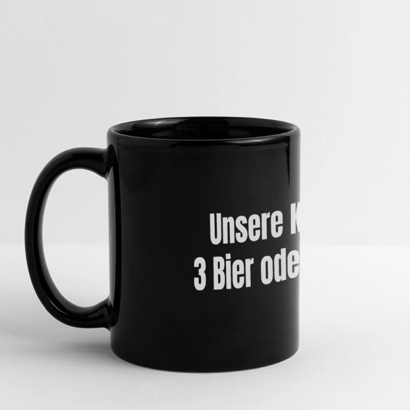 Unsere Kondition? 3 Bier oder 1 Halbzeit. Panorama-Tasse farbig