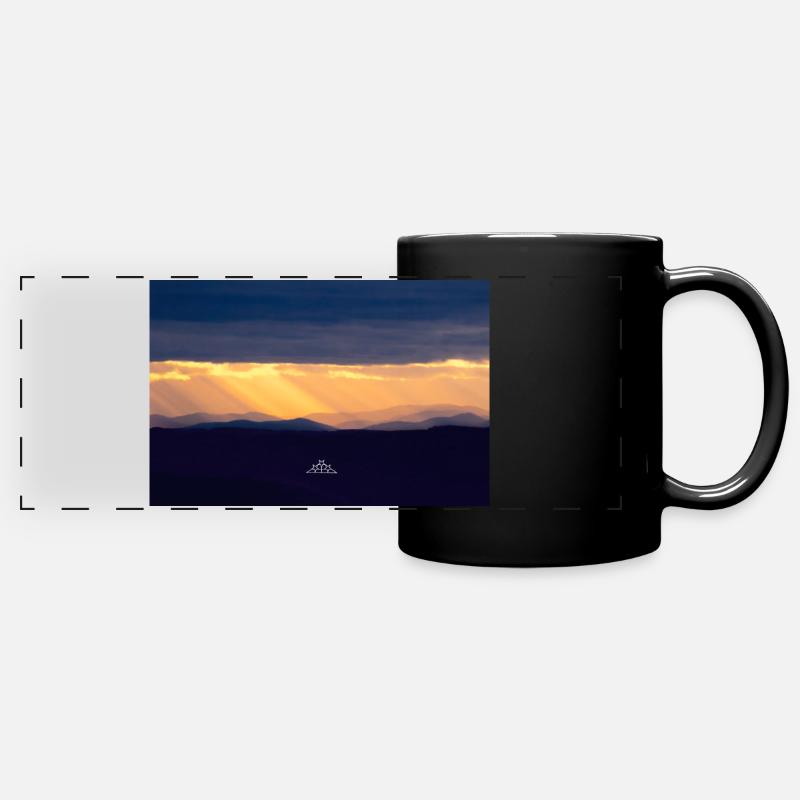 Alpine Dämmerung - Panorama-Tasse farbig - Schwarz