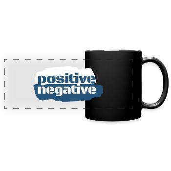 positive | negative – modern style - Panorama-Tasse farbig - Schwarz - Vorne