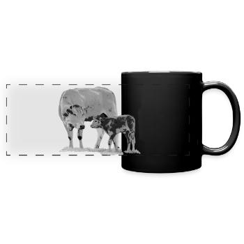 Kuh mit Kalb - Panorama-Tasse farbig - Schwarz - Vorne