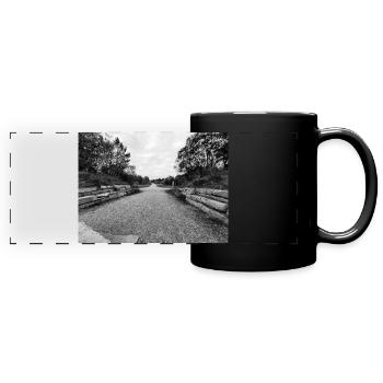 Wegweiser - die Entscheidung bleibt aber bei dir - Panorama-Tasse farbig - Schwarz - Vorne