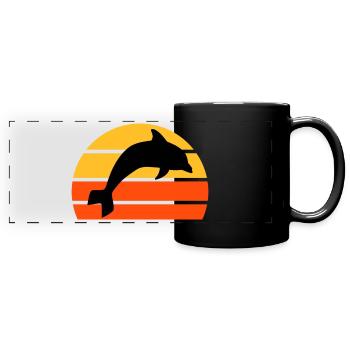 Springender Delphin vor einer geteilten Halbsonne - Panorama-Tasse farbig - Schwarz - Vorne