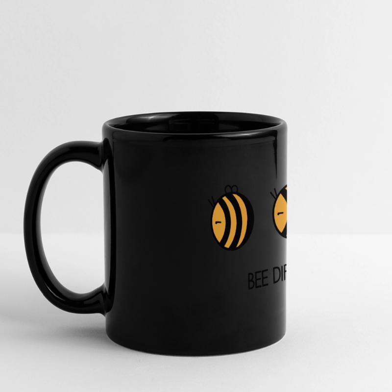 Bee Different geschenkidee Honig Spruch Panorama-Tasse farbig